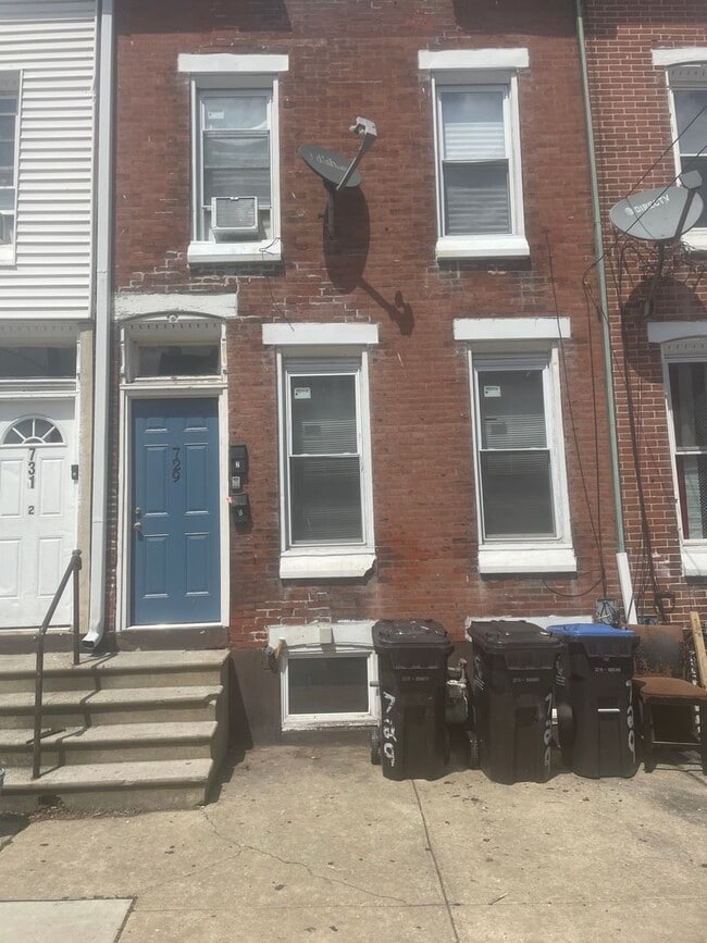 property at 729 W Lafayette St