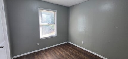 8301 N Hillsborough Ln in Tampa, FL - Building Photo - Building Photo