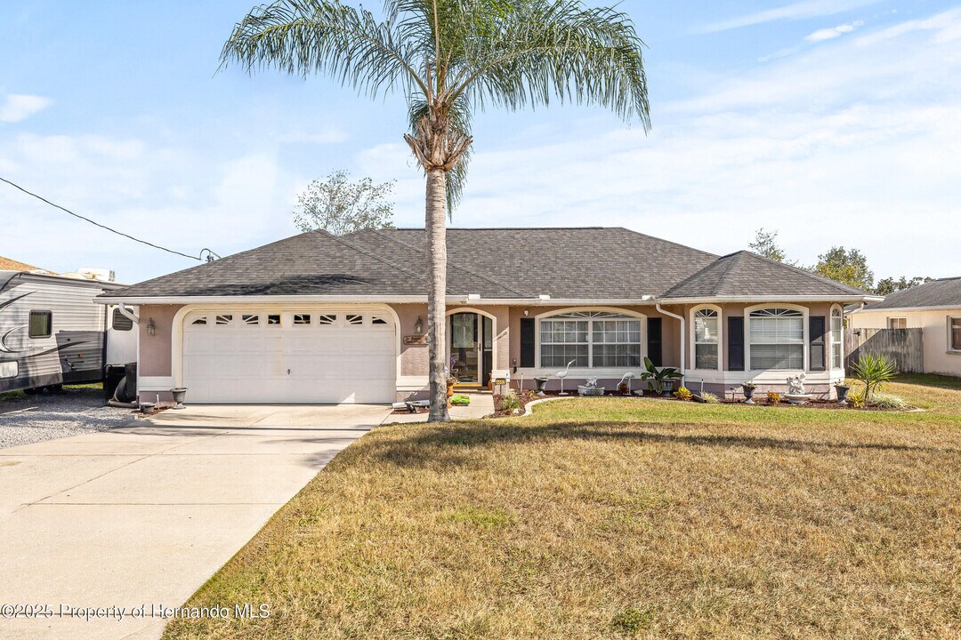 4052 Montano Ave in Spring Hill, FL - Building Photo