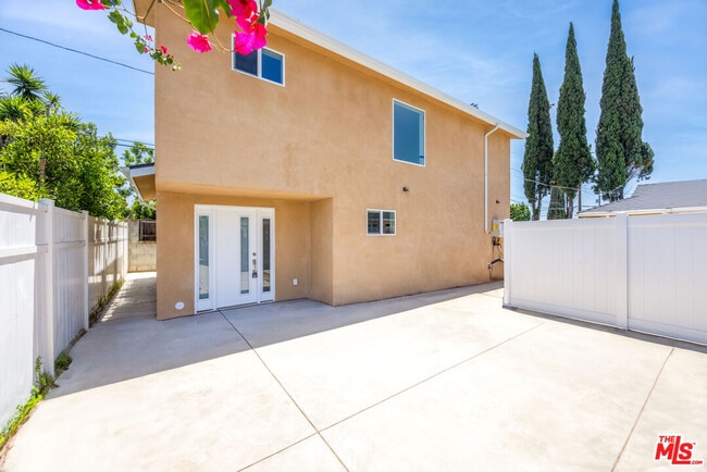 property at 11140 Gaviota Ave