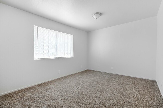 2750 W Fairmont Ave in Fresno, CA - Building Photo - Building Photo