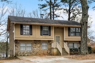 8752 Thomas Rd in Jonesboro, GA - Building Photo