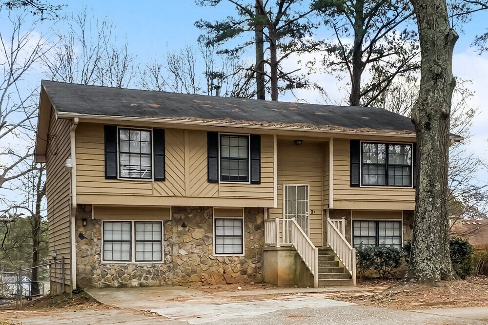 8752 Thomas Rd in Jonesboro, GA - Building Photo