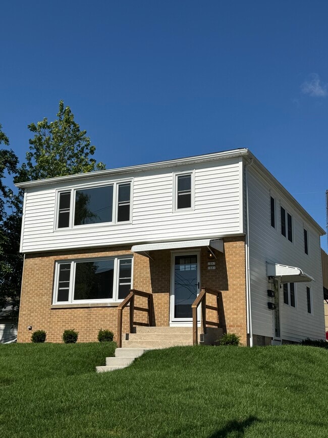 2883 S Linebarger Ter, Unit 2881