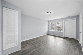 2133 W 18th Pl, Unit Coach House in Chicago, IL - Building Photo - Building Photo