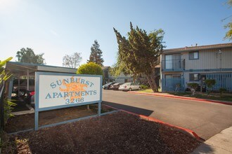 Sunburst Apartments in Stockton, CA - Building Photo - Building Photo