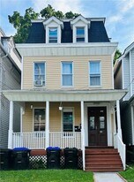 139 Montgomery St, Unit 3 in Poughkeepsie, NY - Building Photo