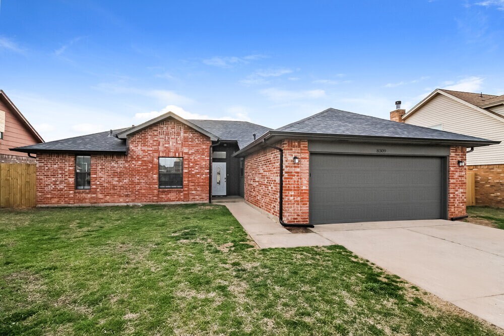 8309 Stonewood Dr in Oklahoma City, OK - Building Photo