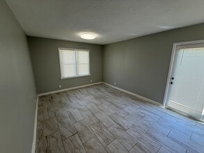 13701 11th Ter in Grandview, MO - Building Photo - Building Photo