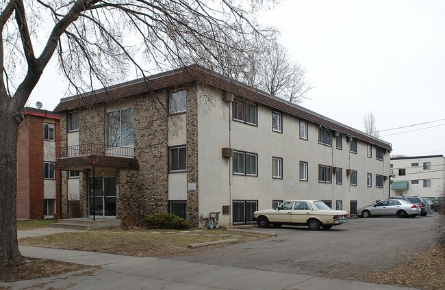2637 Pleasant Ave S in Minneapolis, MN - Foto de edificio - Building Photo
