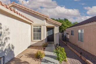 8564 Shady Pines Dr in Las Vegas, NV - Building Photo - Building Photo