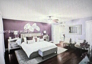 4950 Eucalyptus Dr in Hollywood, FL - Foto de edificio - Building Photo