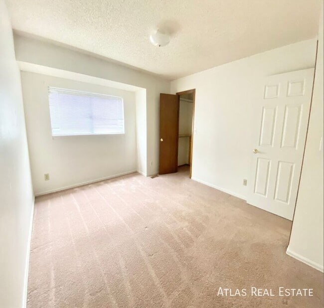 property at 2359 Split Rock Dr