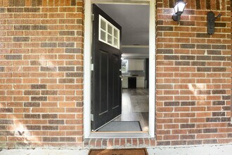 226 Larchmont Dr in Savannah, GA - Building Photo - Building Photo