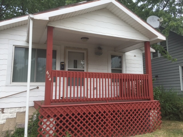 property at 624 E Barker Ave