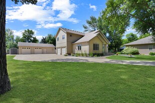 154 W Beaton Dr in West Fargo, ND - Building Photo