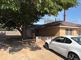 8202 Vernon Ave in Lubbock, TX - Building Photo