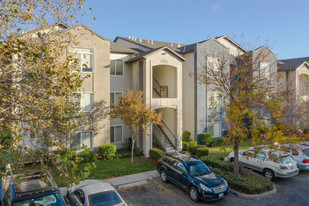 850 on the Avenue in West Sacramento, CA - Building Photo