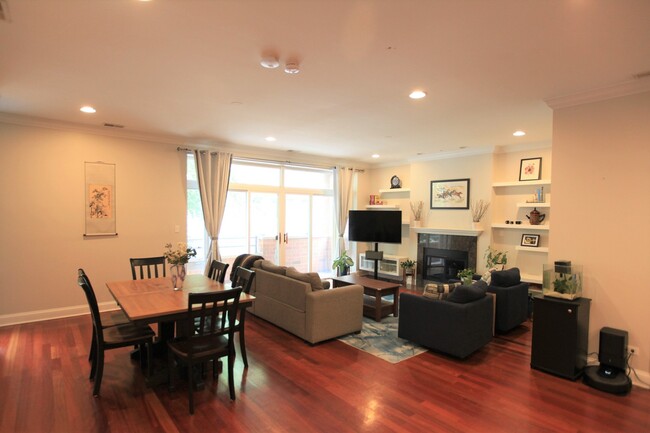 2424 N Southport Ave in Chicago, IL - Building Photo - Building Photo