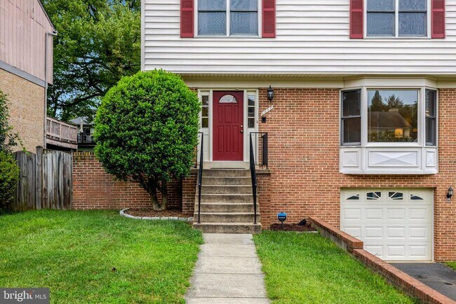 6868 Chelsea Rd in McLean, VA - Building Photo - Building Photo