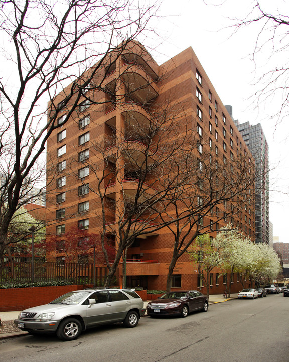 Yorkville Gardens in New York, NY - Building Photo