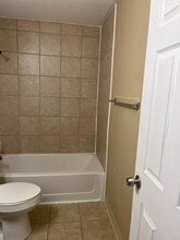 1013 76 St Ct E in Tacoma, WA - Foto de edificio - Building Photo