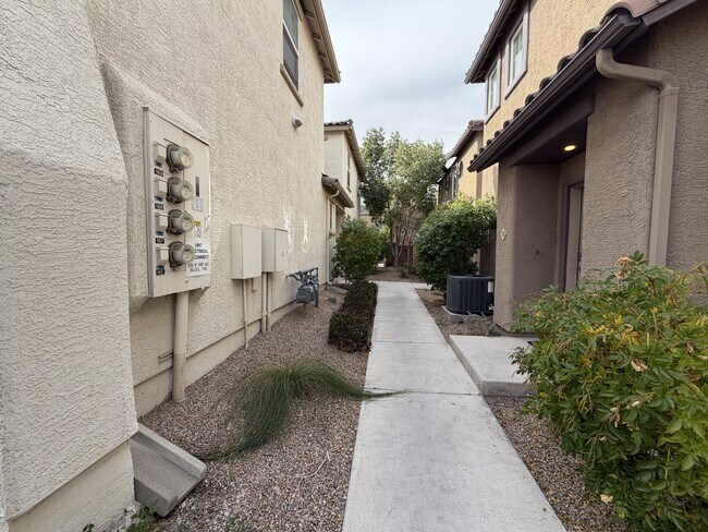 6250 W Arby Ave in Las Vegas, NV - Building Photo - Building Photo