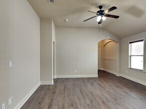 5860 Burgundy Rose Dr in Fort Worth, TX - Foto de edificio - Building Photo