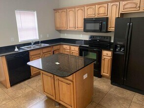 1545 Bentley Cir in Fort Walton Beach, FL - Building Photo - Building Photo