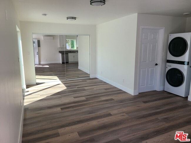 19115 Bessemer St in Los Angeles, CA - Building Photo - Building Photo