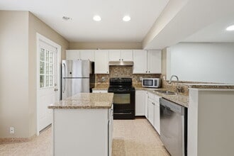 8074 Sebon Dr in Vienna, VA - Building Photo - Building Photo