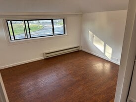 379 Derby Ave in West Haven, CT - Building Photo