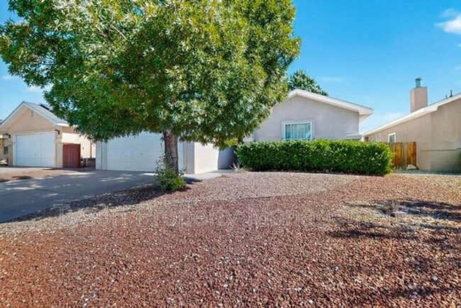1420 Stoneway Dr NW in Albuquerque, NM - Building Photo - Building Photo