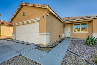 5824 Camino Rosa St in Henderson, NV - Building Photo - Building Photo