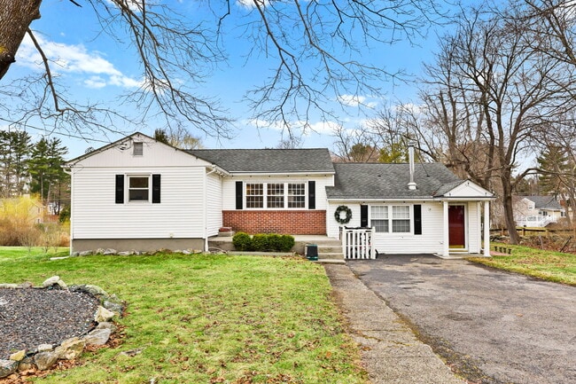 property at 2881 Meadowcrest Dr