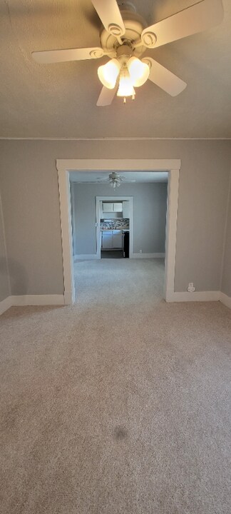 1008 E Ash St in Salina, KS - Building Photo