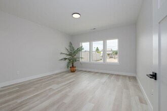 711 L St SW in Quincy, WA - Building Photo - Building Photo