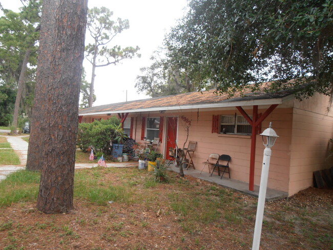 6326 Alaska Ave in New Port Richey, FL - Building Photo - Building Photo