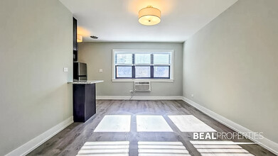 454 W Barry Ave, Unit B in Chicago, IL - Building Photo - Building Photo