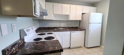 701 Gardens Dr in Pompano Beach, FL - Foto de edificio - Building Photo