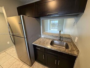 2721 NW 23rd Ct in Miami, FL - Building Photo - Building Photo