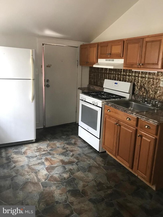 86 Pine St in Mount Holly, NJ - Building Photo - Building Photo