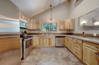 21460 E Meadow Crest Dr in Rhododendron, OR - Building Photo - Building Photo