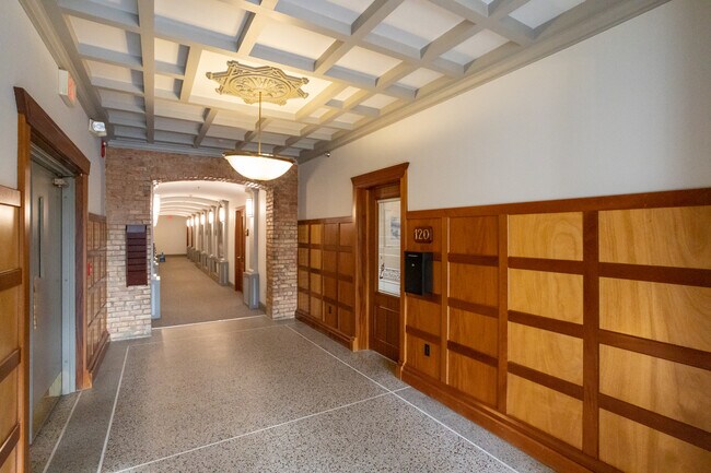 Centennial Park Place in Holland, MI - Building Photo - Lobby