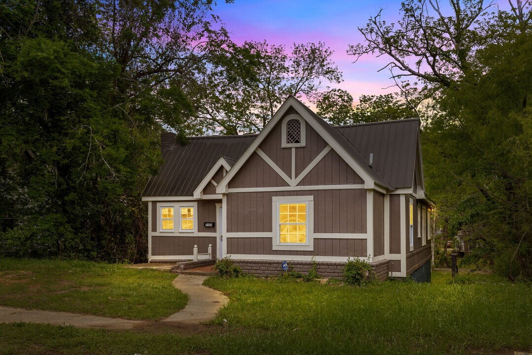 7904 1st Ave S in Birmingham, AL - Building Photo