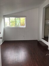 1346 Bayview Dr, Unit D in Hermosa Beach, CA - Building Photo - Building Photo