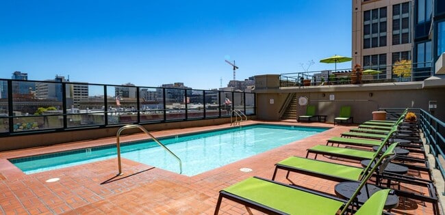 Trinity Towers Apartments in San Francisco, CA - Foto de edificio - Building Photo