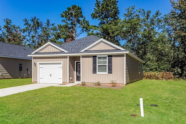 1326 Warrens Way in Manning, SC - Foto de edificio - Building Photo