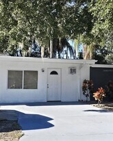 1813 Hacienda Way in Holiday, FL - Building Photo