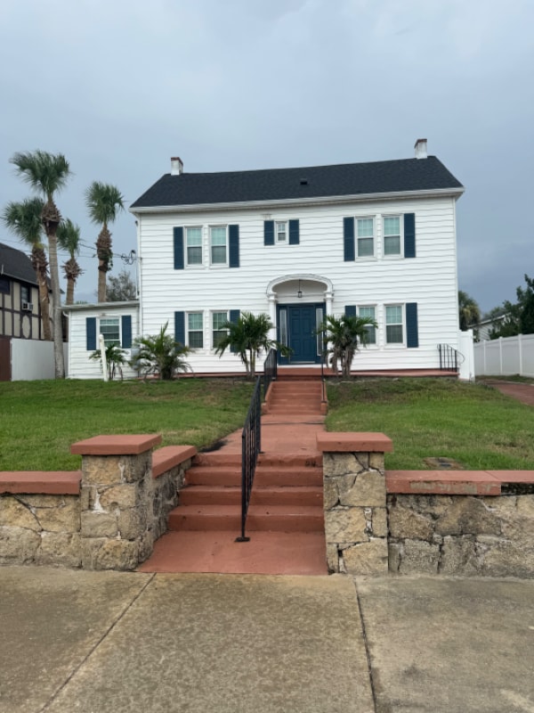 property at 925 N Grandview Ave